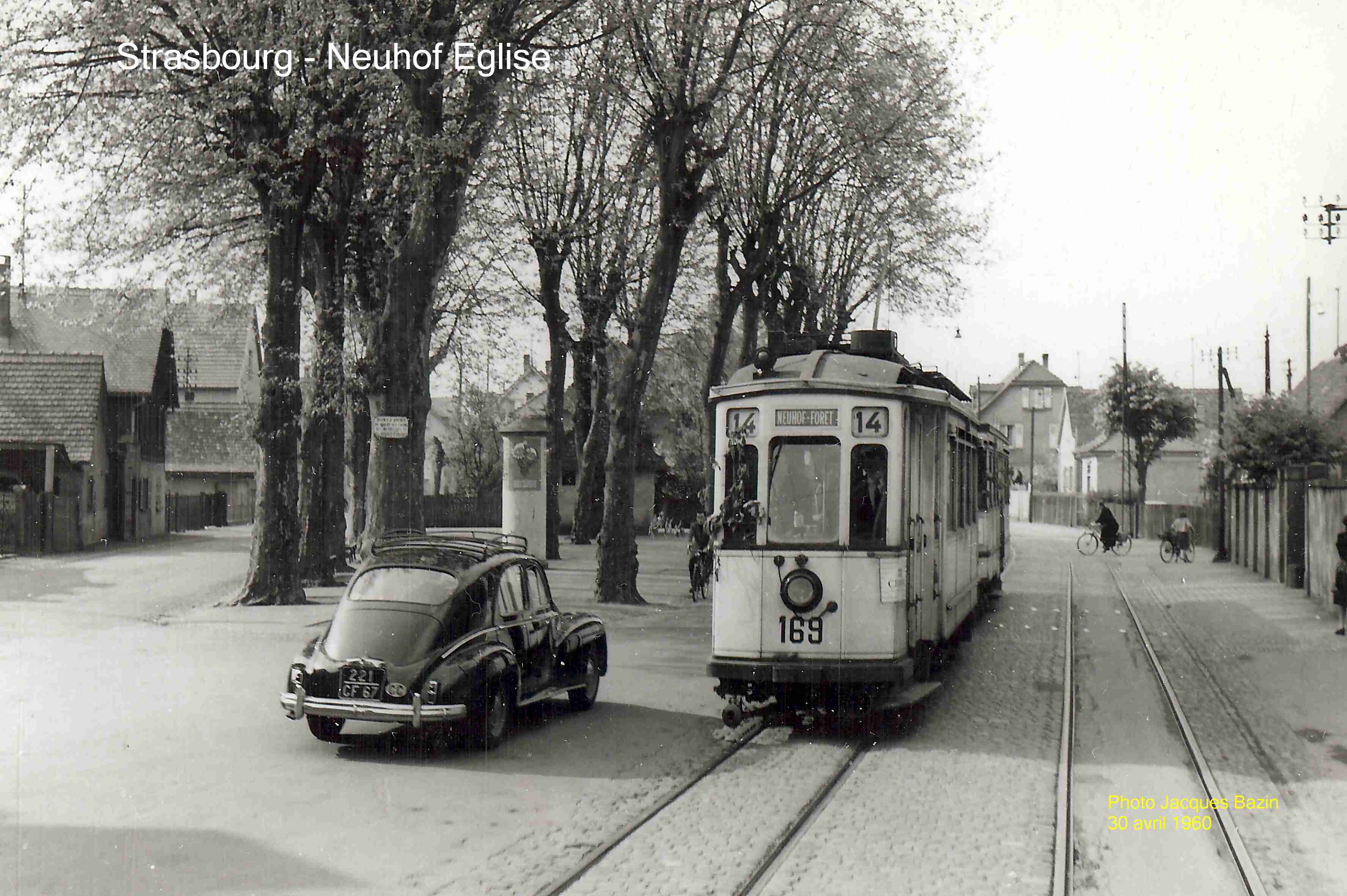 La motrice n° 169 et une remorque à Neuhof-Eglise.